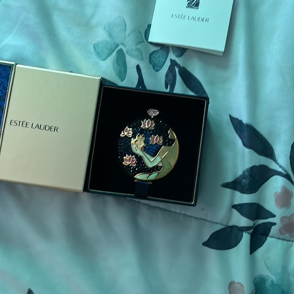 ESTĒE LAUDER “the Disney princess collection” perfecting setting powder - Picture 3 of 5